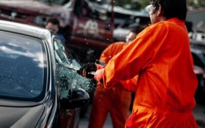 What to Do Immediately After Your Car Window Shatters